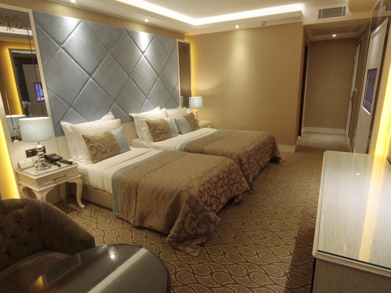 Black Bird Hotel 182808