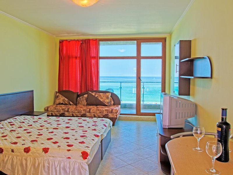 Black Sea Paradise  164156