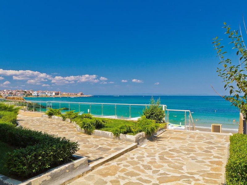 Black Sea Paradise  164157