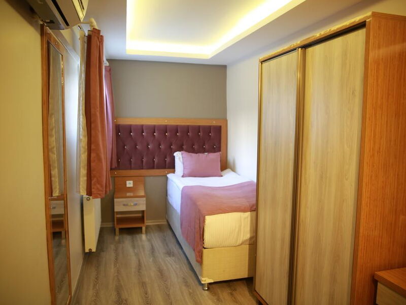 Black Tulip Hotel 240574