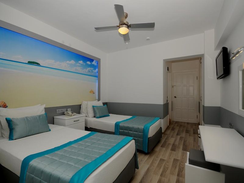 Blue Palace Apartments  194765