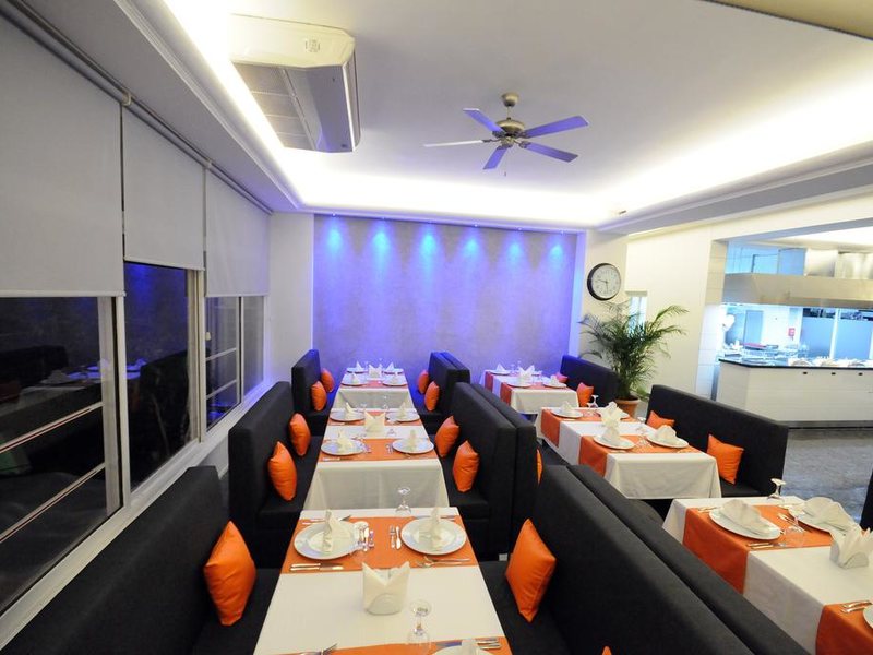 Blue Palace Apartments  194766