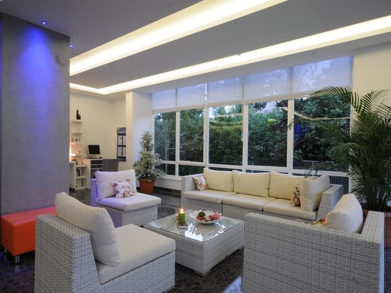 Blue Palace Apartments  194774