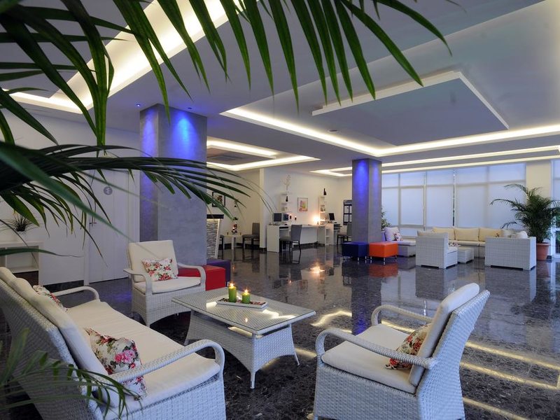 Blue Palace Apartments  194775