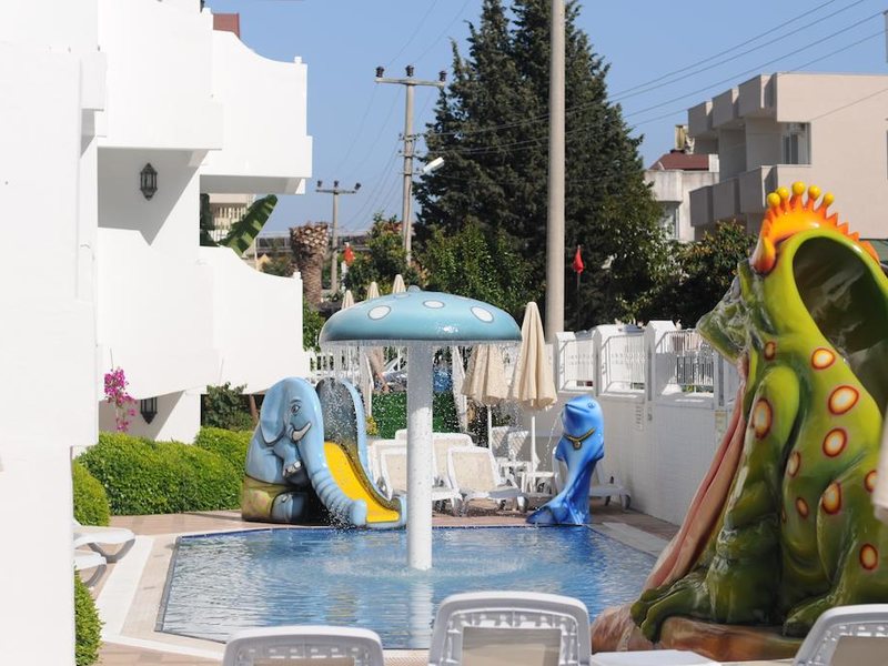 Blue Palace Apartments  194776