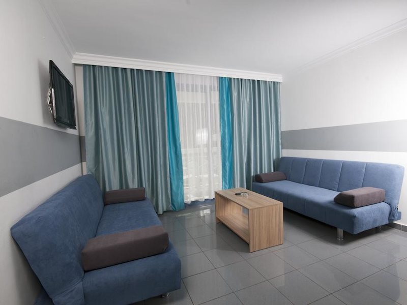 Blue Palace Apartments  194779