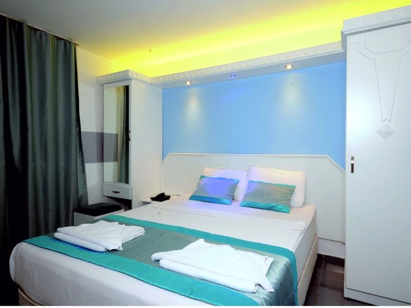 Blue Palace Apartments  194782