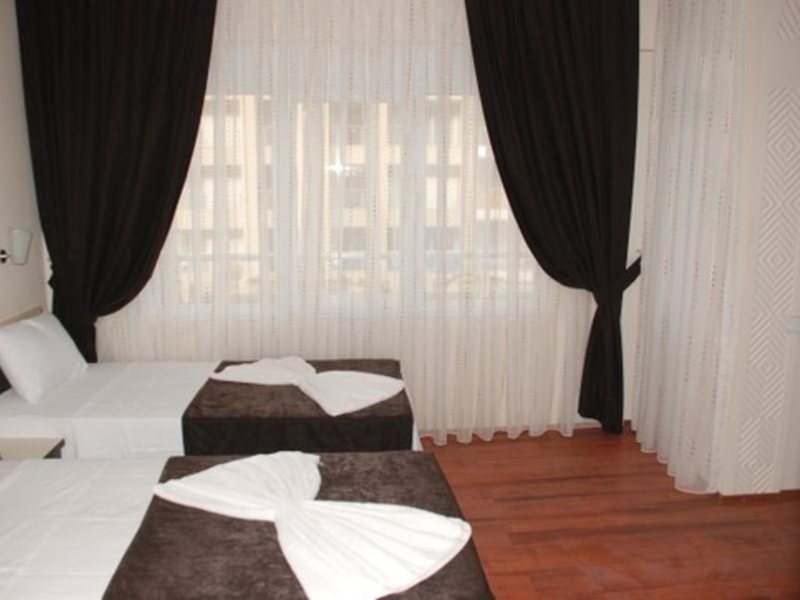 Blue Velvet Hotel 33212