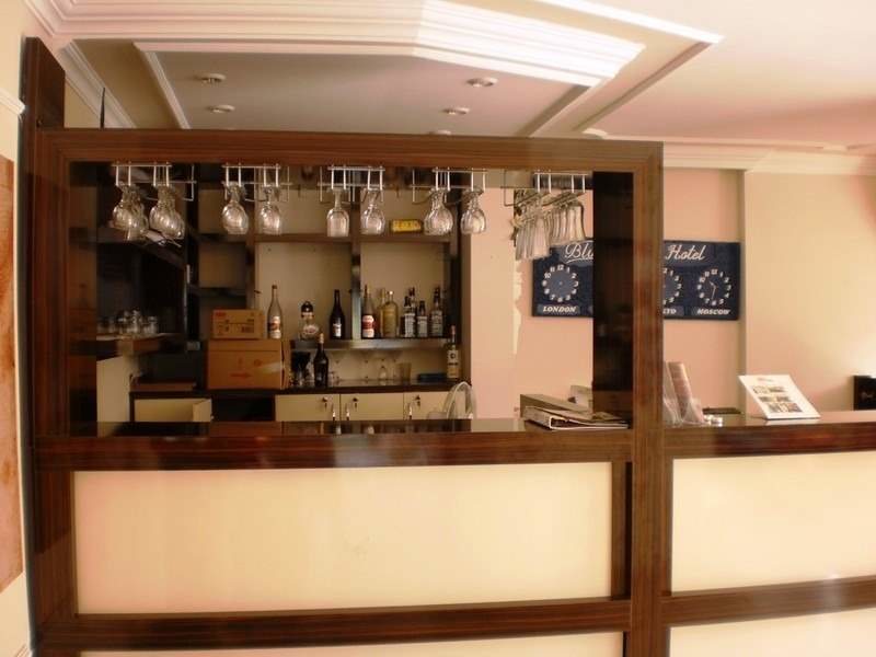 Blue Velvet Hotel 63500