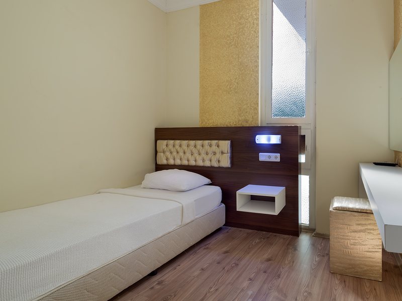 Bonn Beach Hotel By RRH&R  182811