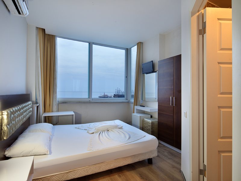 Bonn Beach Hotel By RRH&R  182825