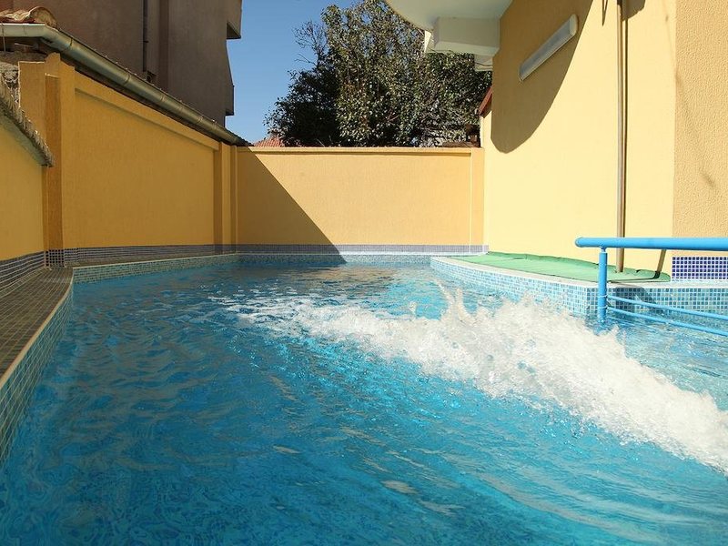 Boston Guest House & Apartment 309875