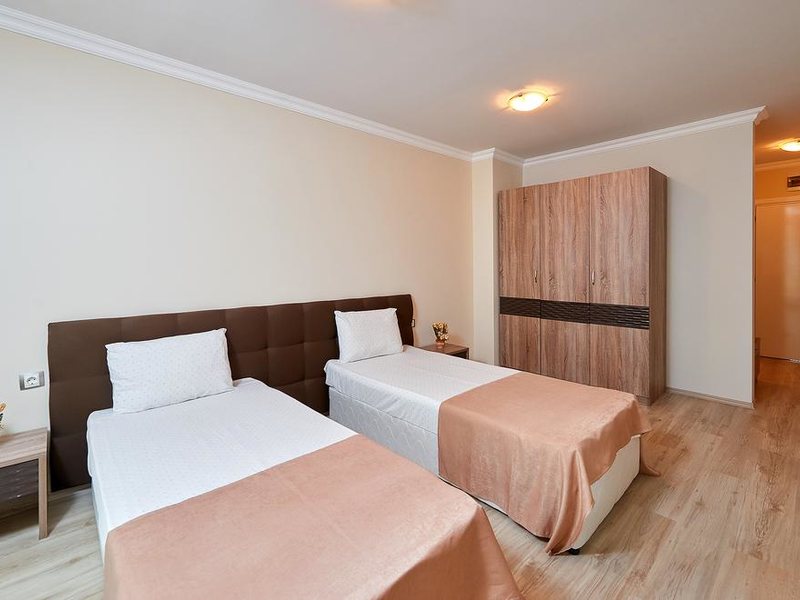 Boutique Rose Gardens 179764