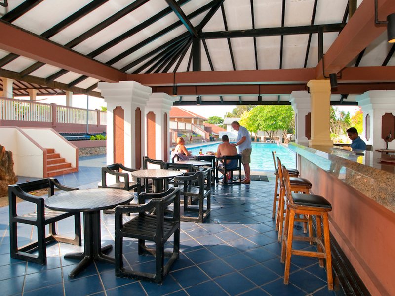 Browns Beach Hotel 107273