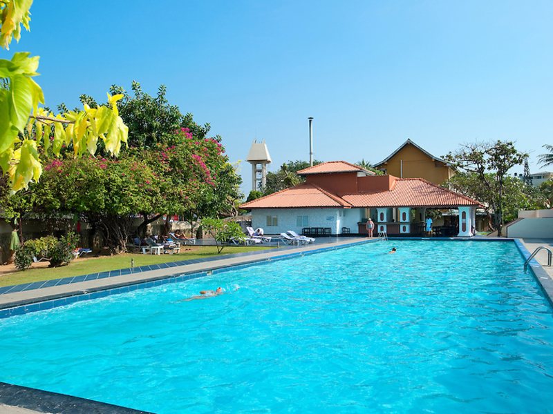 Browns Beach Hotel 107274