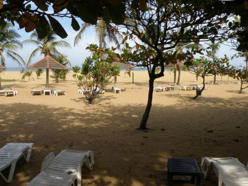 Browns Beach Hotel 107275