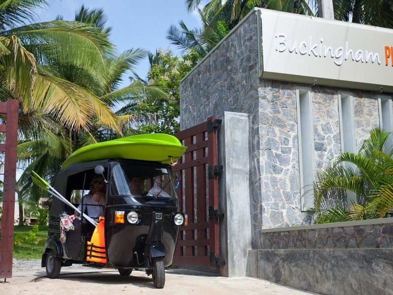 Buckingham Place 111109