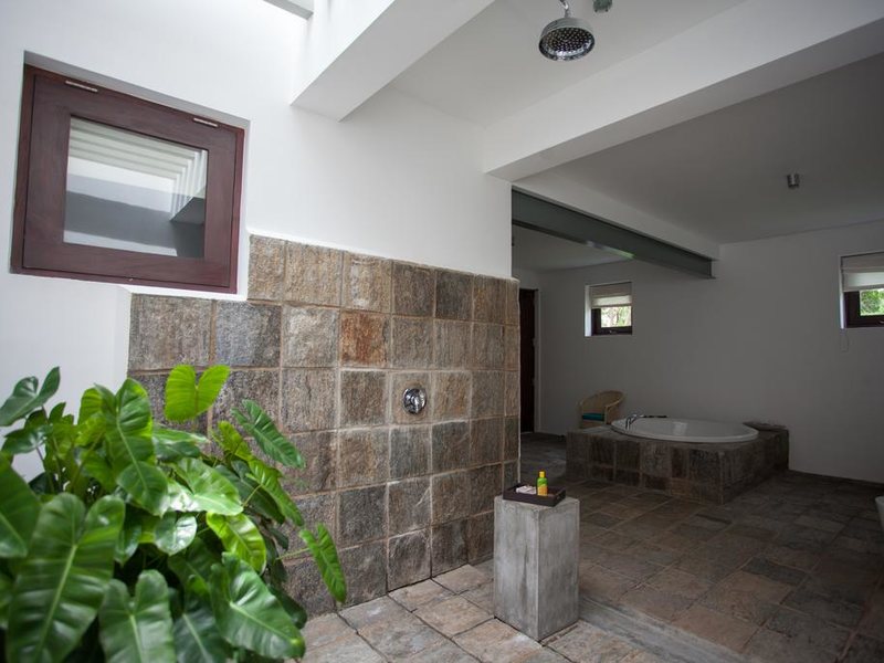 Buckingham Place 111123