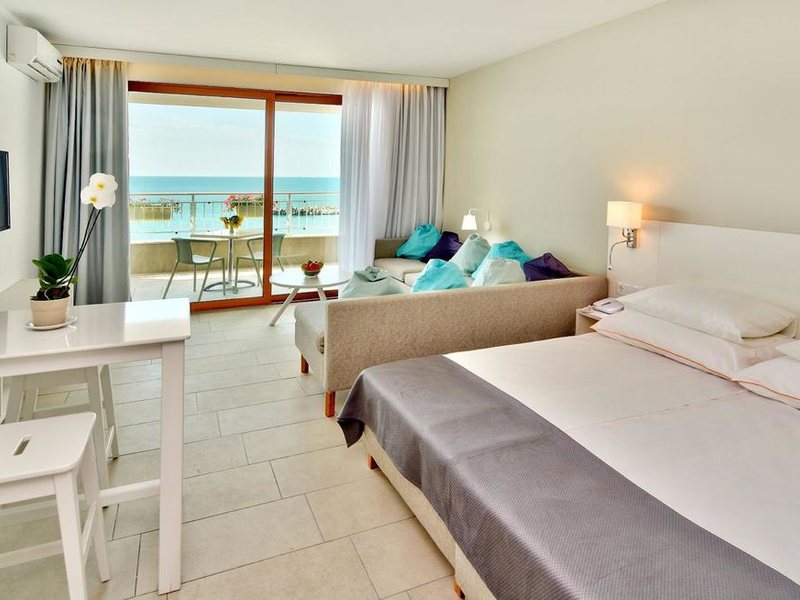 Byalata Laguna (White Lagoon)  164399