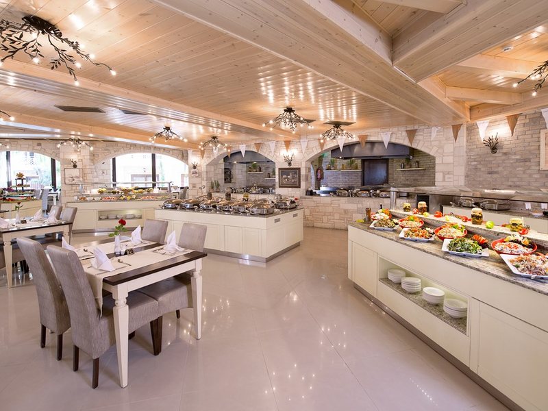 Cactus Royal Spa & Resort 83544