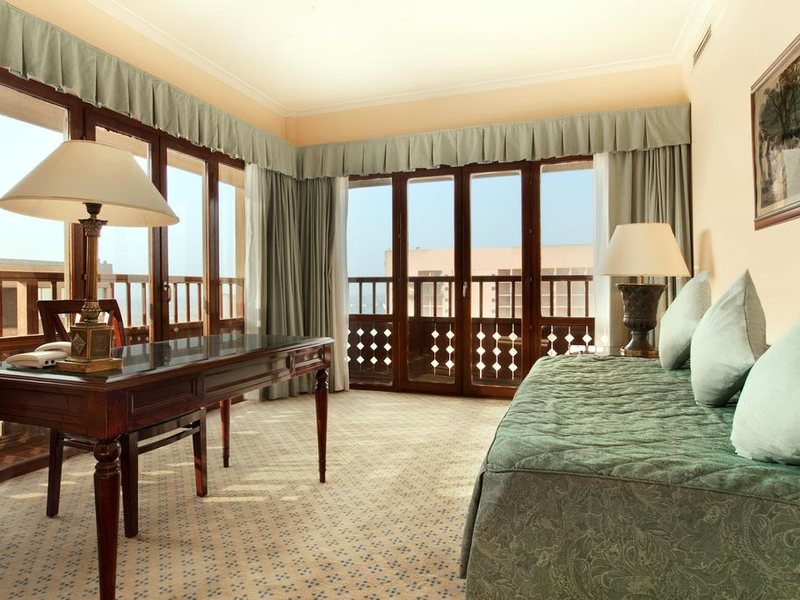 Cairo World Trade Center Hotel & Residences (ex 273902