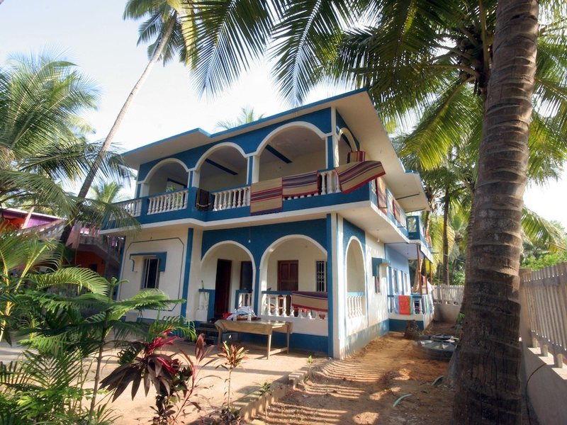 Camilo s Inn APT 244816