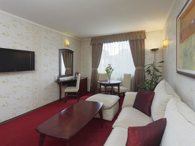 Capitol Hotel 318957