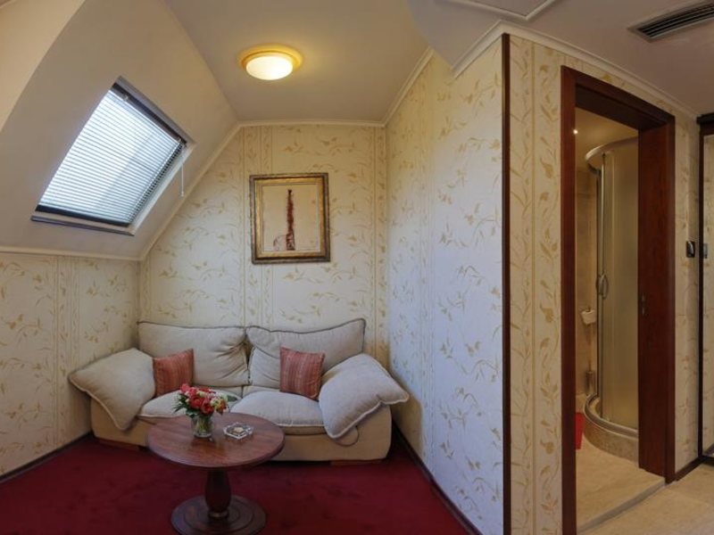 Capitol Hotel 318967