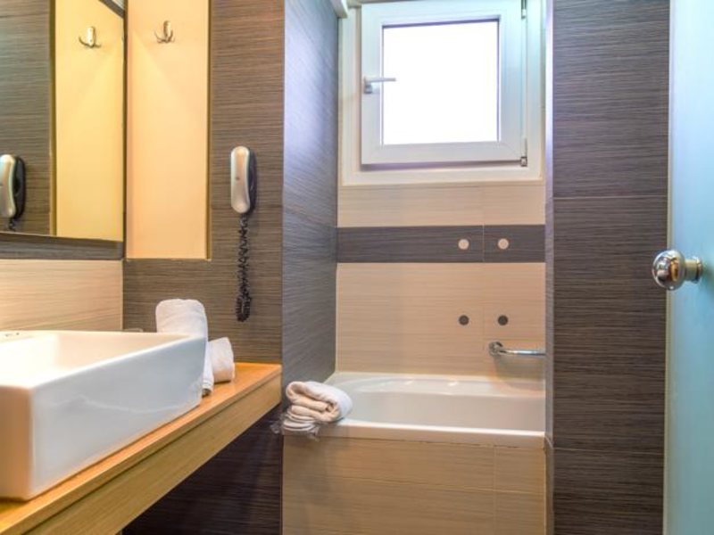 Capsis Astoria Hotel 77942