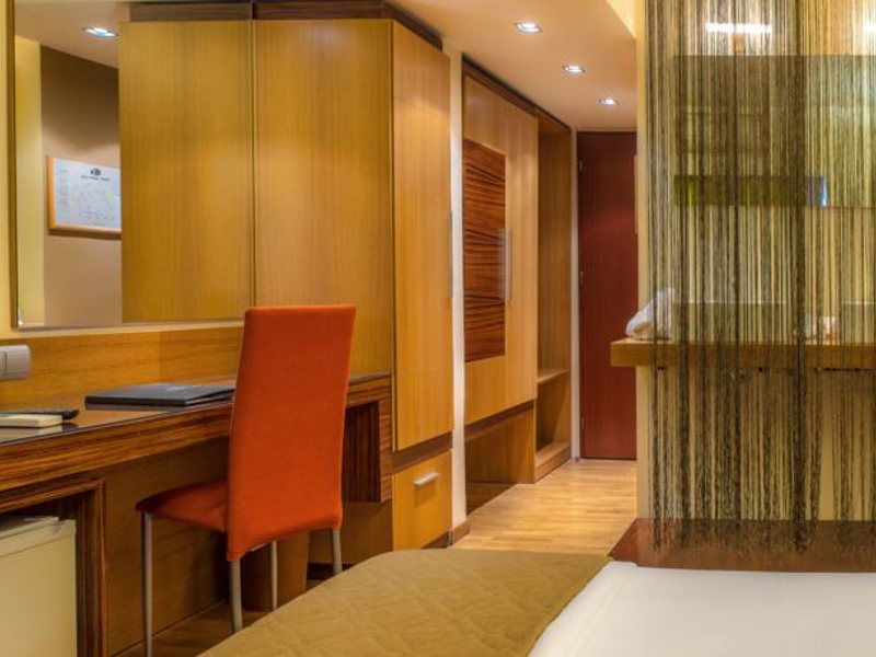 Capsis Astoria Hotel 77954