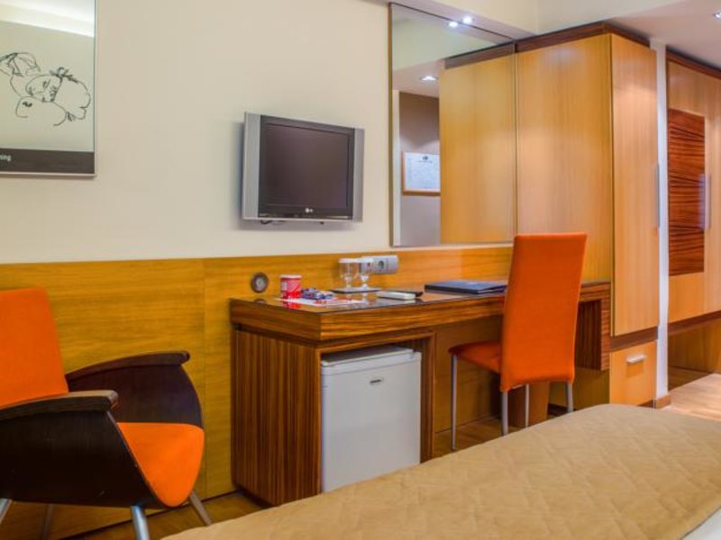 Capsis Astoria Hotel 77961