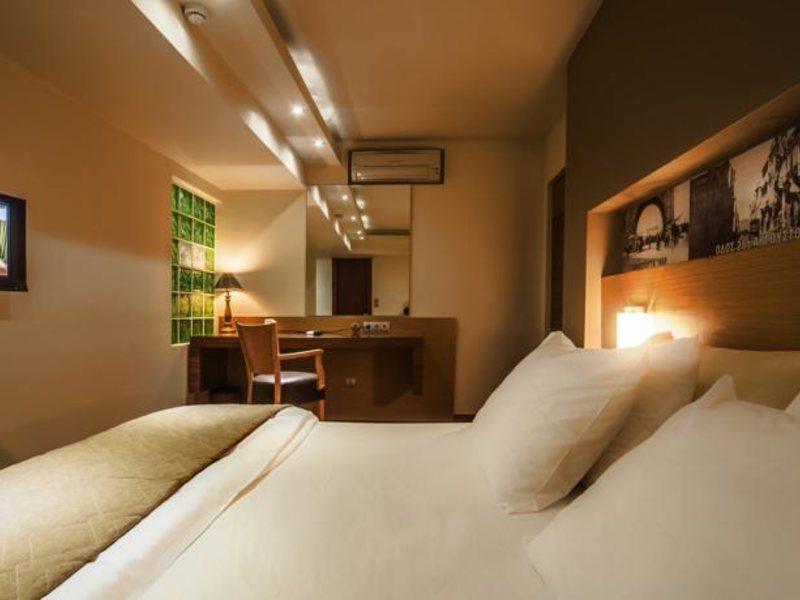 Capsis Astoria Hotel 77962