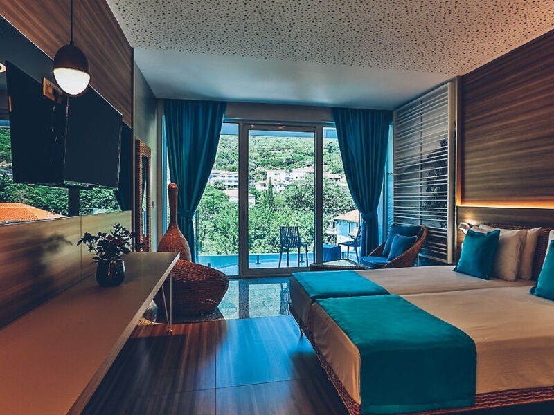 Carine Hotel Kumbor 325542