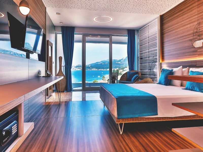 Carine Hotel Kumbor 325544