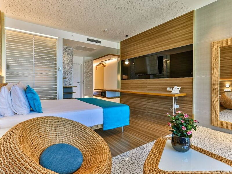 Carine Hotel Kumbor 325555