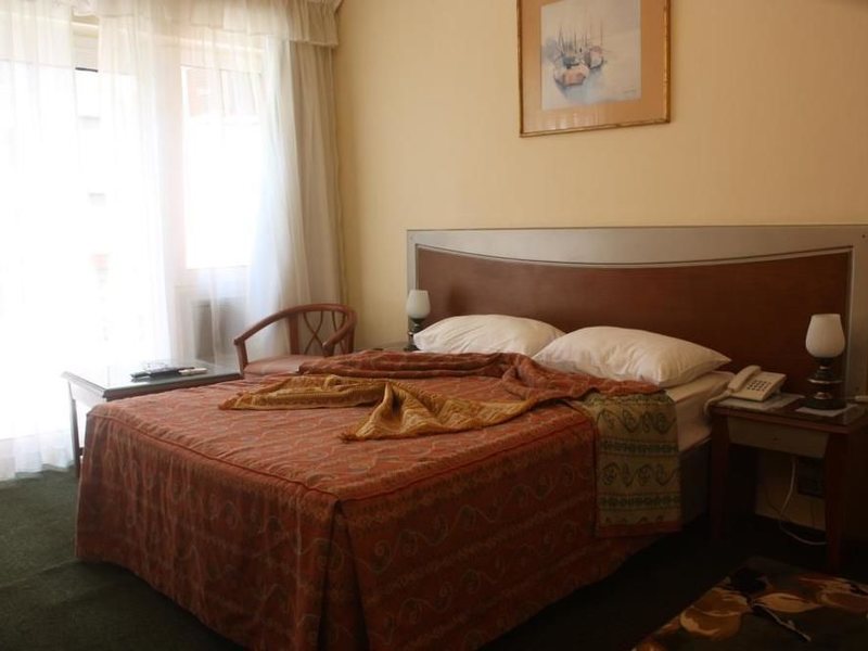 Caroline Crillion Cairo 146511