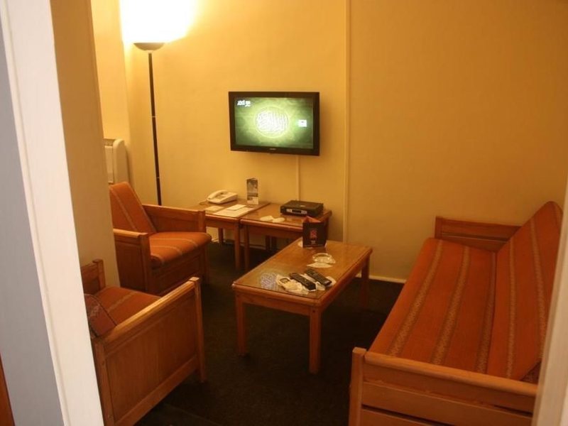 Caroline Crillion Cairo 146512