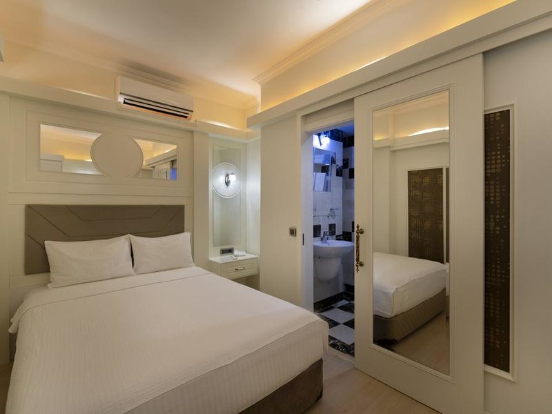 Castle Hotel (ex 294677