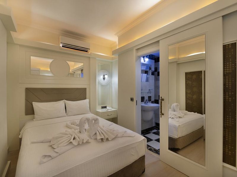 Castle Hotel (ex 294678