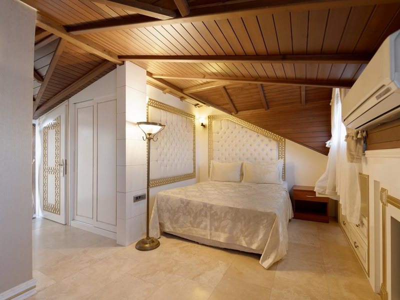 Castle Hotel (ex 294679