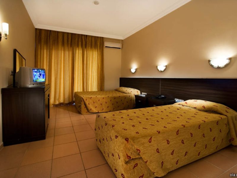 Castle Park Hotel (ex 8801