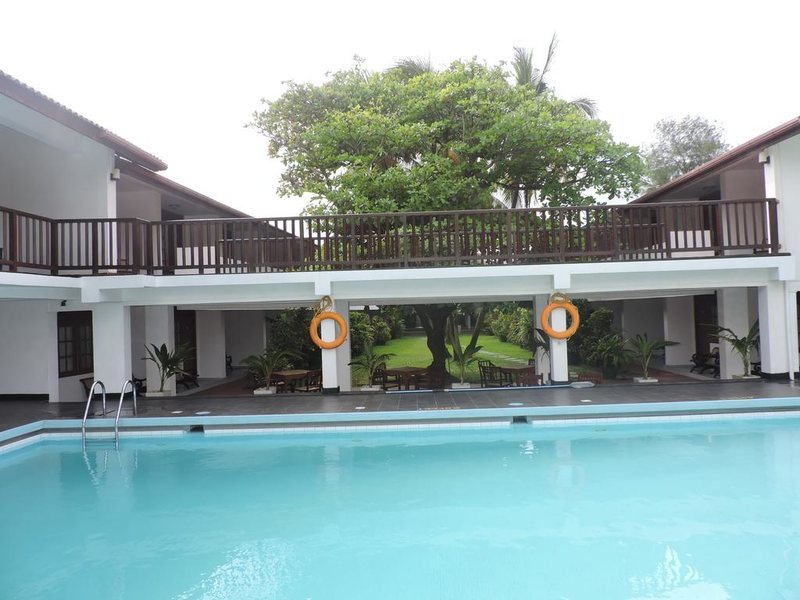 Catamaran Beach Hotel 107342