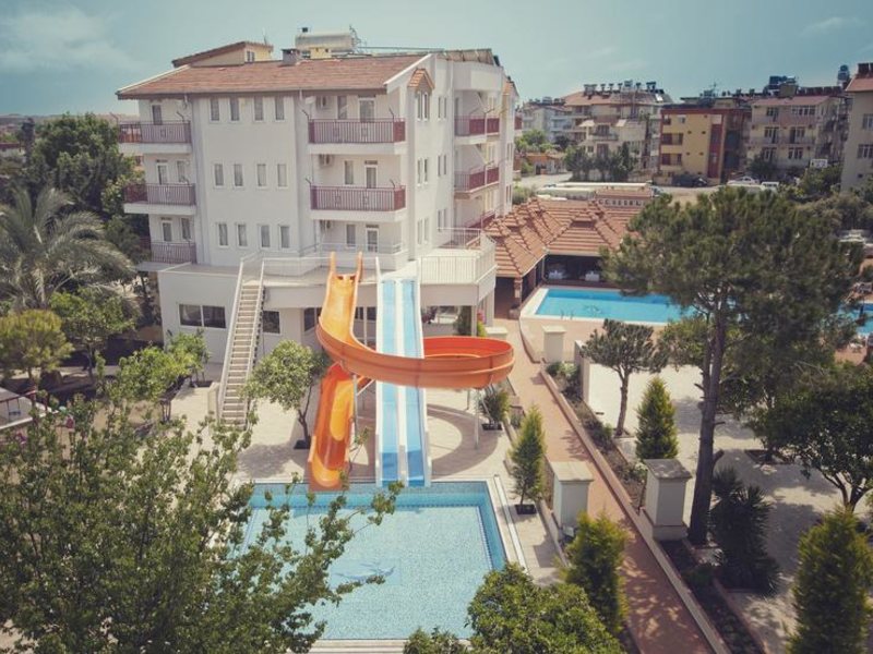 Catty Cats Garden Hotel 281424