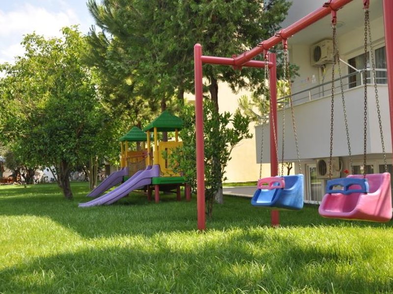 Catty Cats Garden Hotel 281425