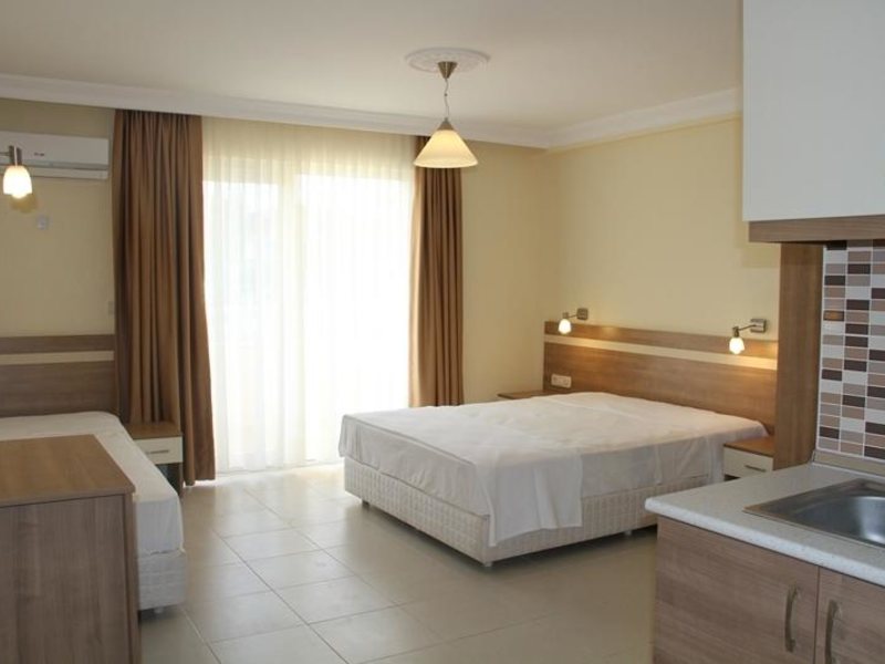 Catty Cats Garden Hotel 281427