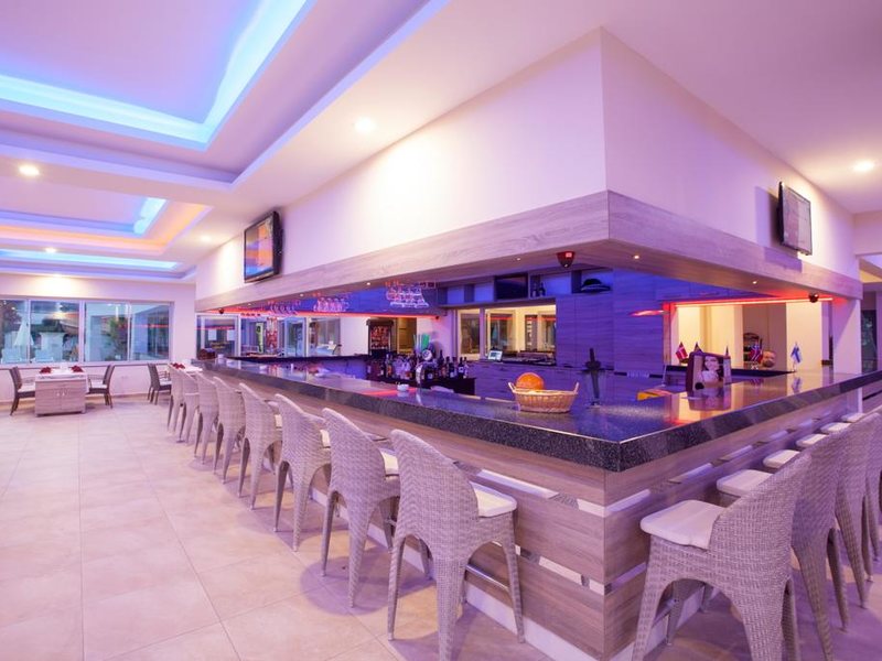 Catty Cats Garden Hotel 281432