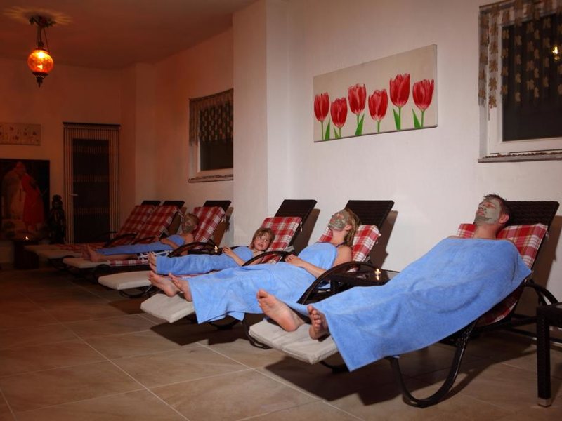 Catty Cats Garden Hotel 281438