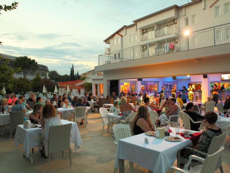 Catty Cats Garden Hotel 281440