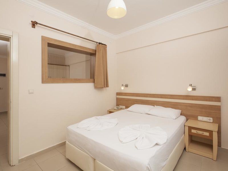 Catty Cats Garden Hotel 281445