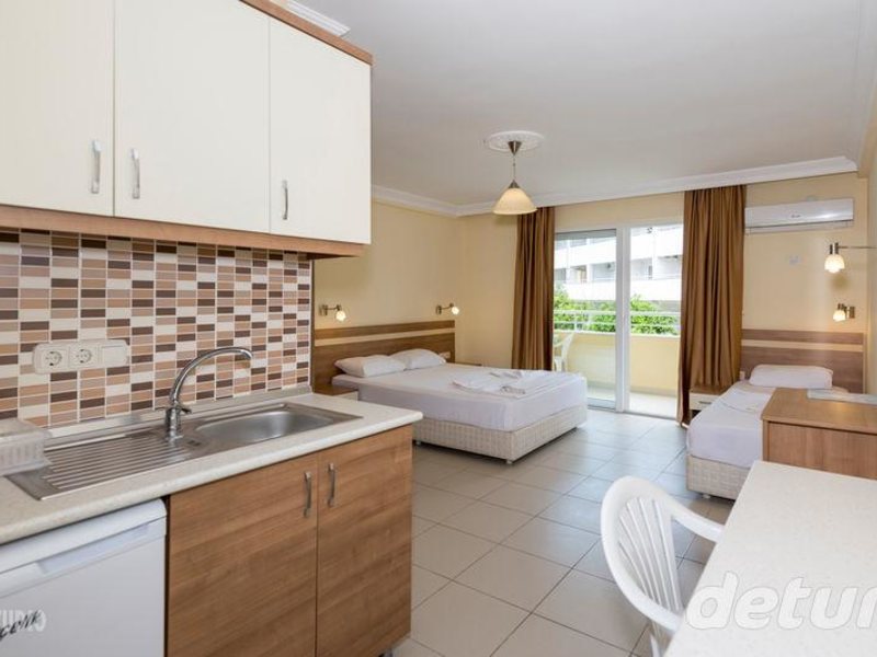 Catty Cats Garden Hotel 281446